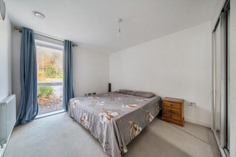 1376370-4-690a116...