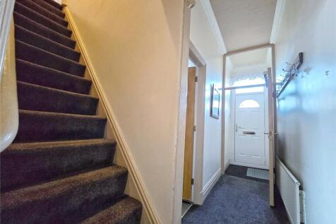 Ent Hallway &amp; Stairs