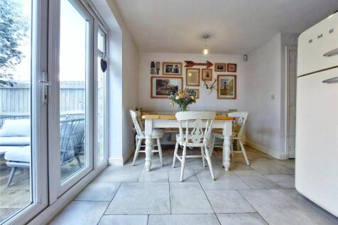 Spacious Dining Area