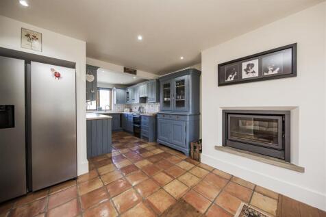Feature Back to Back Fireplace