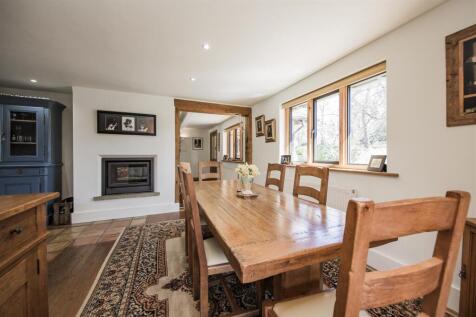 Linked Dining Space