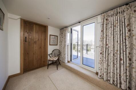 Fabulous Landing Access to Balcony