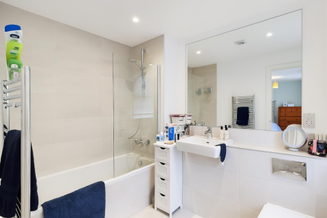 Ensuite to Bedroom2 .png