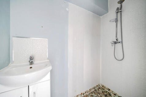 1382133-9-6939a61...