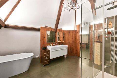 Pricipal Bathroom