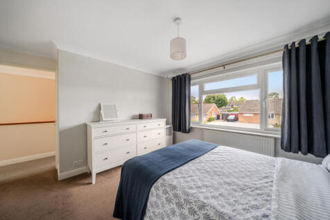 1361600-7-68df612...