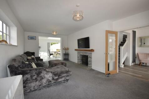 Sitting Room to Hall.JPG