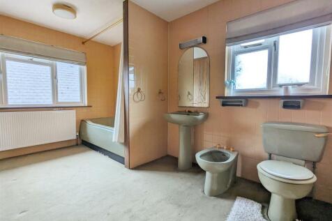 Jack &amp; Jill Bathroom