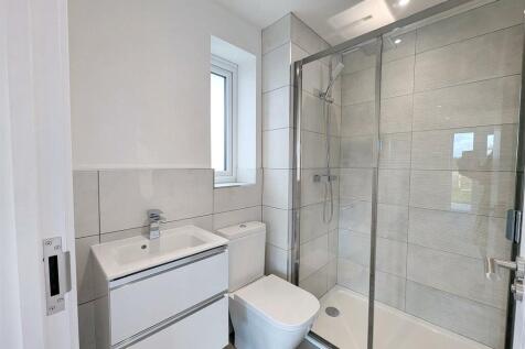 1 of 2 En suites