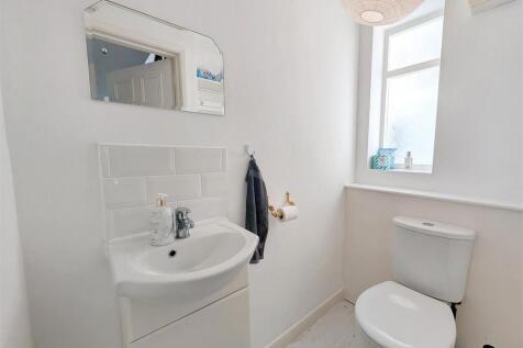 Cloakroom/wc