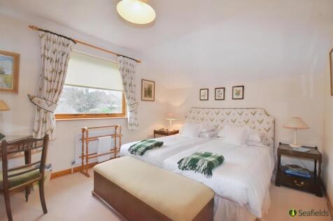 One of 5 Bedrooms