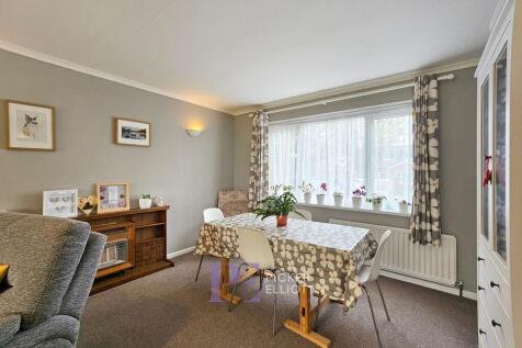 Lounge - dining room