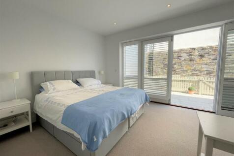 principal bedroom.JPG