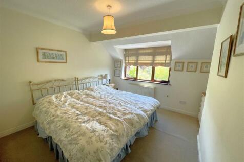 bedroom two (2).JPG