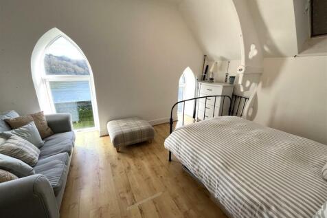 bedroom/ sitting room 2.JPG