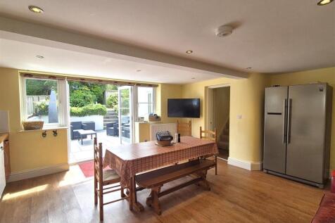 Kitchen dining room (2).jpg