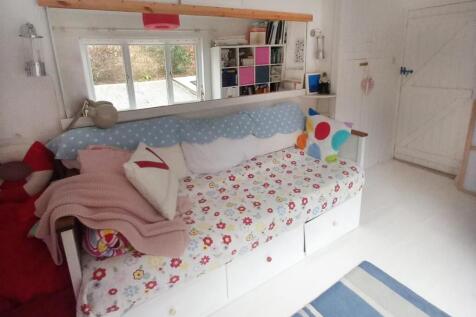 bed 2 2.jpg