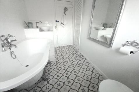 bathroom.JPG