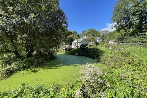 Pond and summer house.JPG