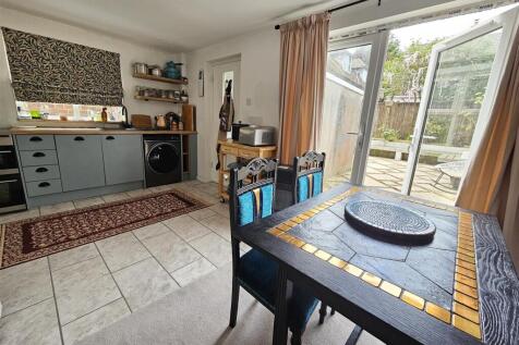 KITCHEN DINER (2).jpg