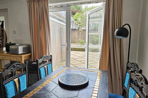 KITCHEN DINER (1).jpg