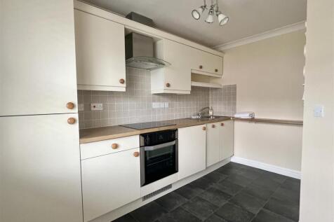 Kitchen/Dining Area: