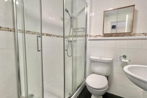 Family Shower Room: