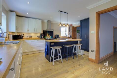 KITCHEN/BREAKFAST ROOM