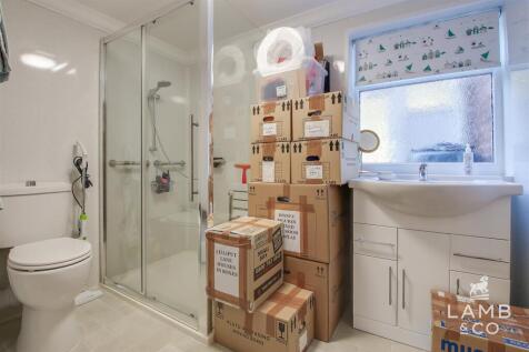 EN SUITE SHOWER ROOM