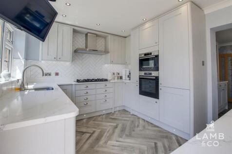 KITCHEN/LIVING SPACE