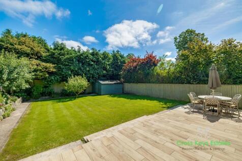 Gardens &amp; Surrounding Area