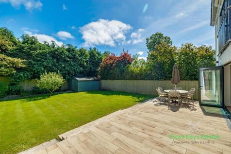 Gardens &amp; Surrounding Area