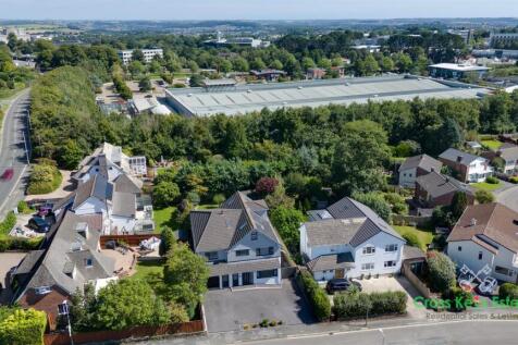 Gardens &amp; Surrounding Area