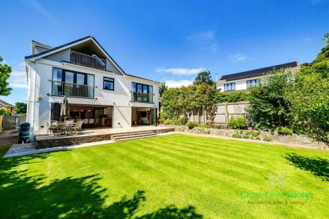 Gardens &amp; Surrounding Area