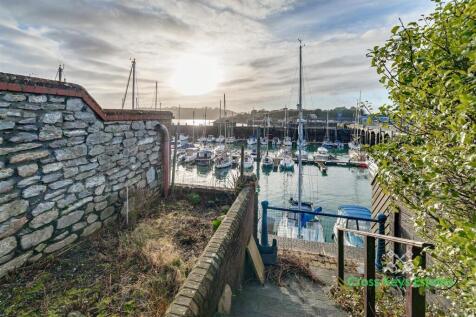 Gardens &amp; Waterfront Views
