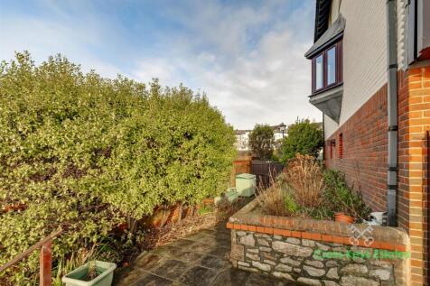 Gardens &amp; Waterfront Views