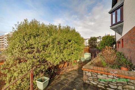 Gardens &amp; Waterfront Views