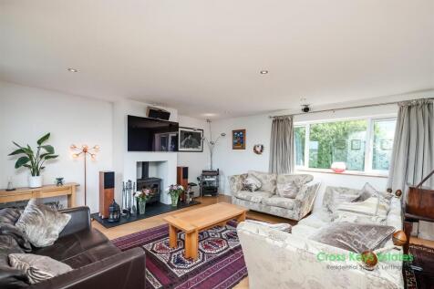 Sitting, Dining &amp; Entertaining Room