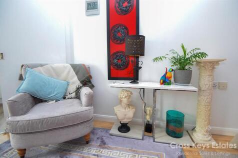 Sitting/ Dinning Room