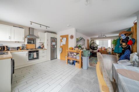 1289976-15-6825ba571f440-ARW