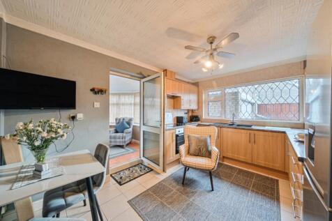 1386492-4-692d896aaef7b-ARW-1