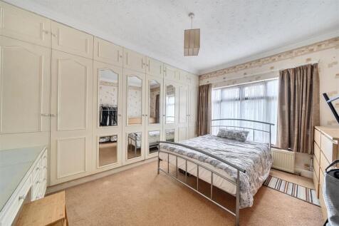 Elm Avenue - Bed 1.jpg