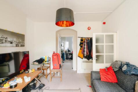 Garden Flat - Lounge