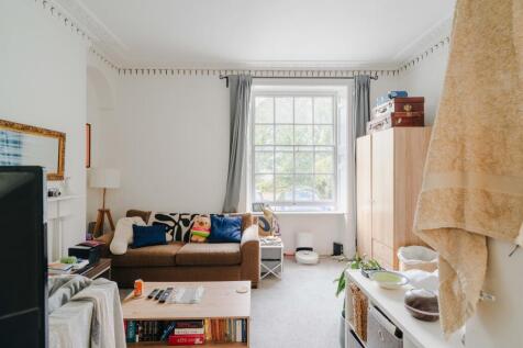 Hall Floor Flat - Bedroom