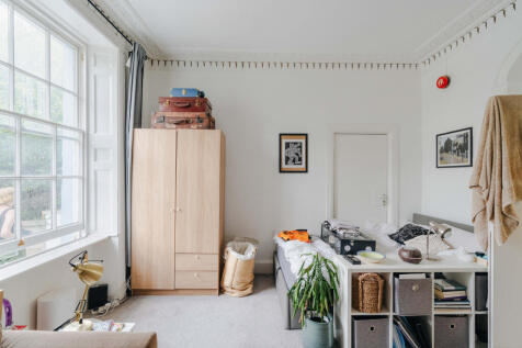 Hall Floor Flat - Bedroom