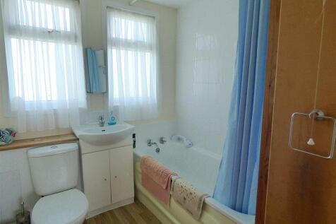 121 Norton Park Bathroom.jpg