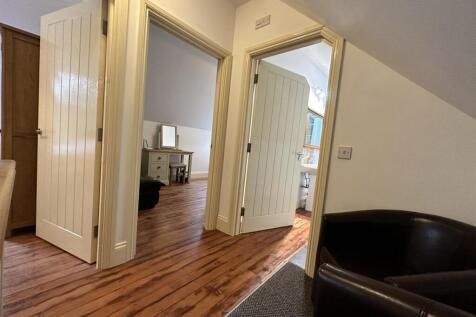 Hallway.JPEG
