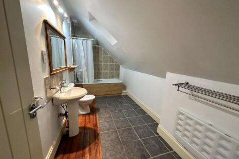 Bathroom 2.JPEG