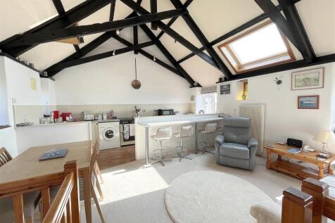 Kitchen Dining Area.jpg