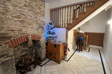 Communal Entrance Hall.jpg